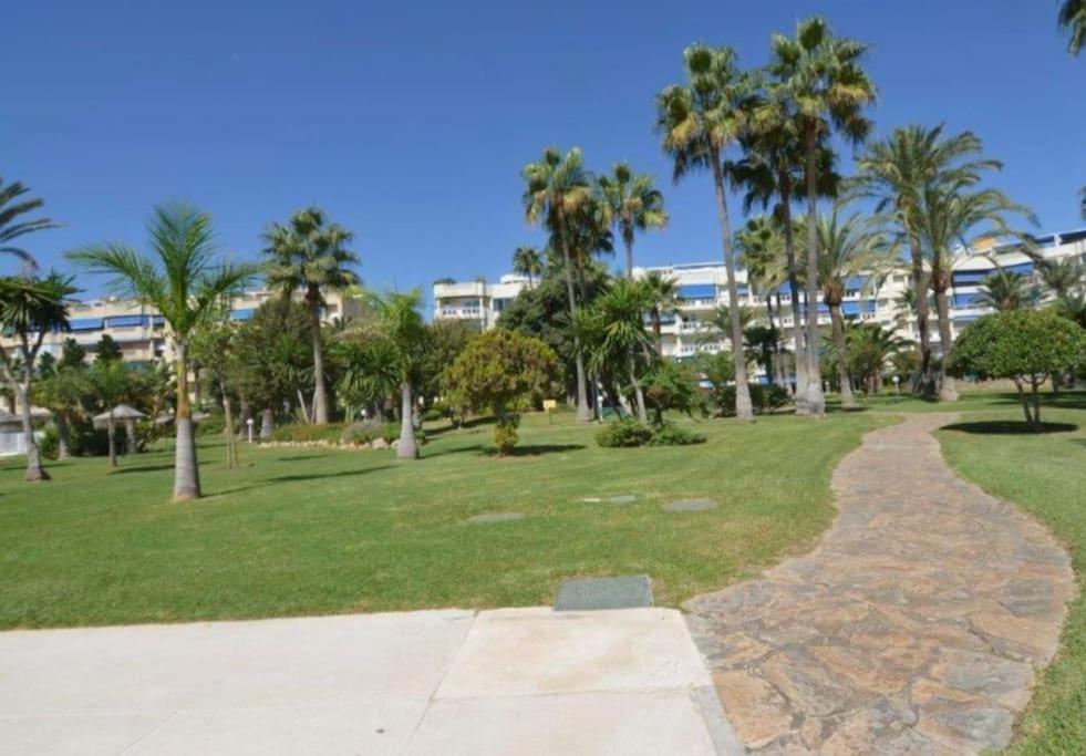 Eden Costa Lago Primera Linea De Mar Torremolinos Exteriér fotografie