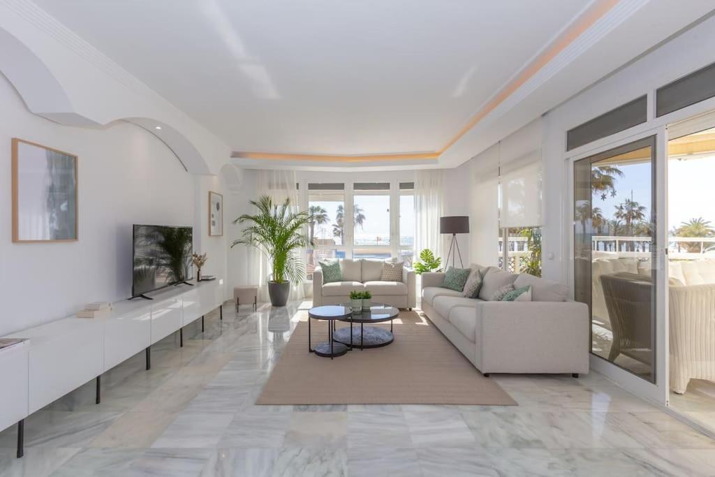 Eden Costa Lago Primera Linea De Mar Torremolinos Exteriér fotografie