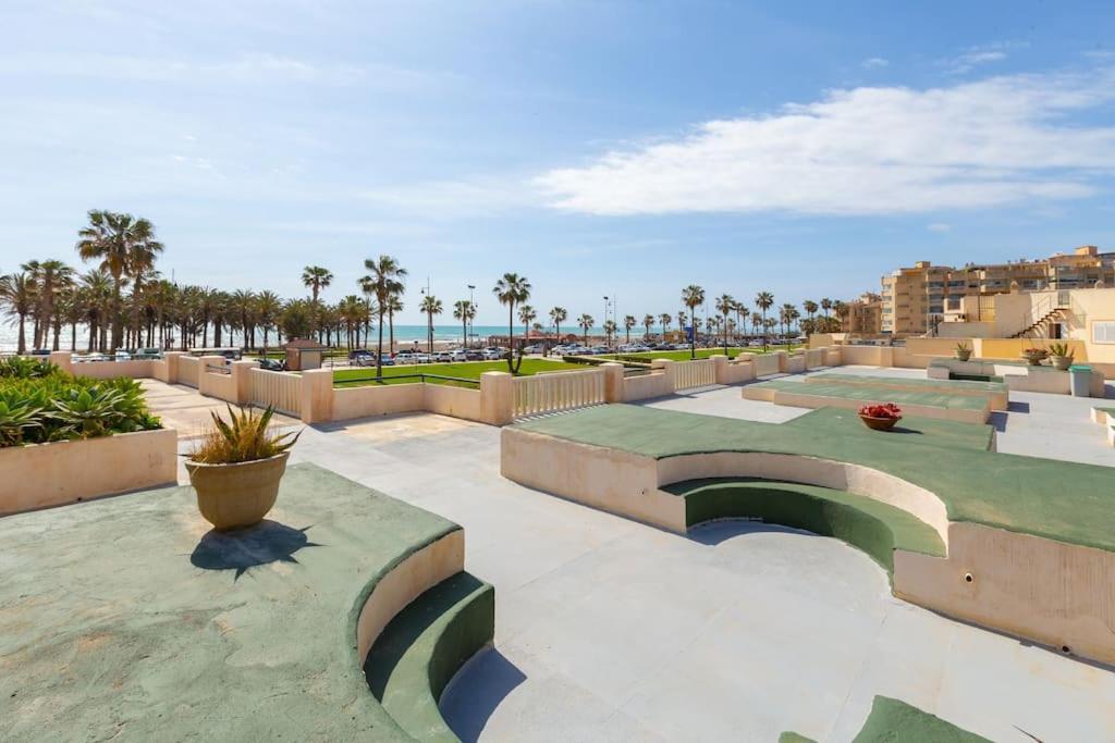 Eden Costa Lago Primera Linea De Mar Torremolinos Exteriér fotografie